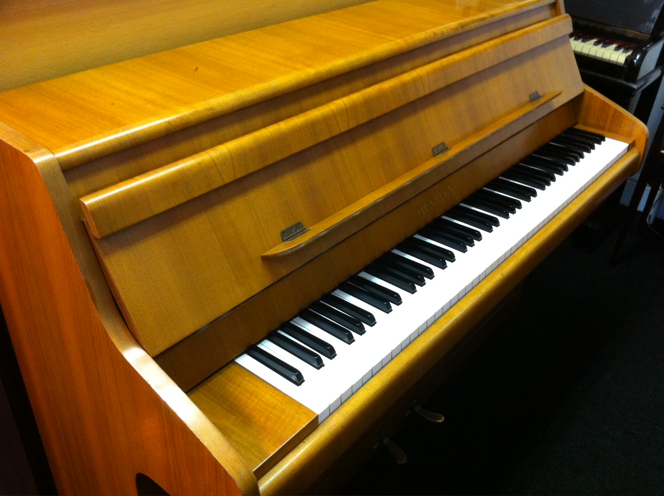 second-hand-bentley-piano-walnut